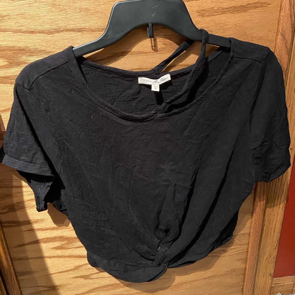 Express crop top, open shoulder and knotted front